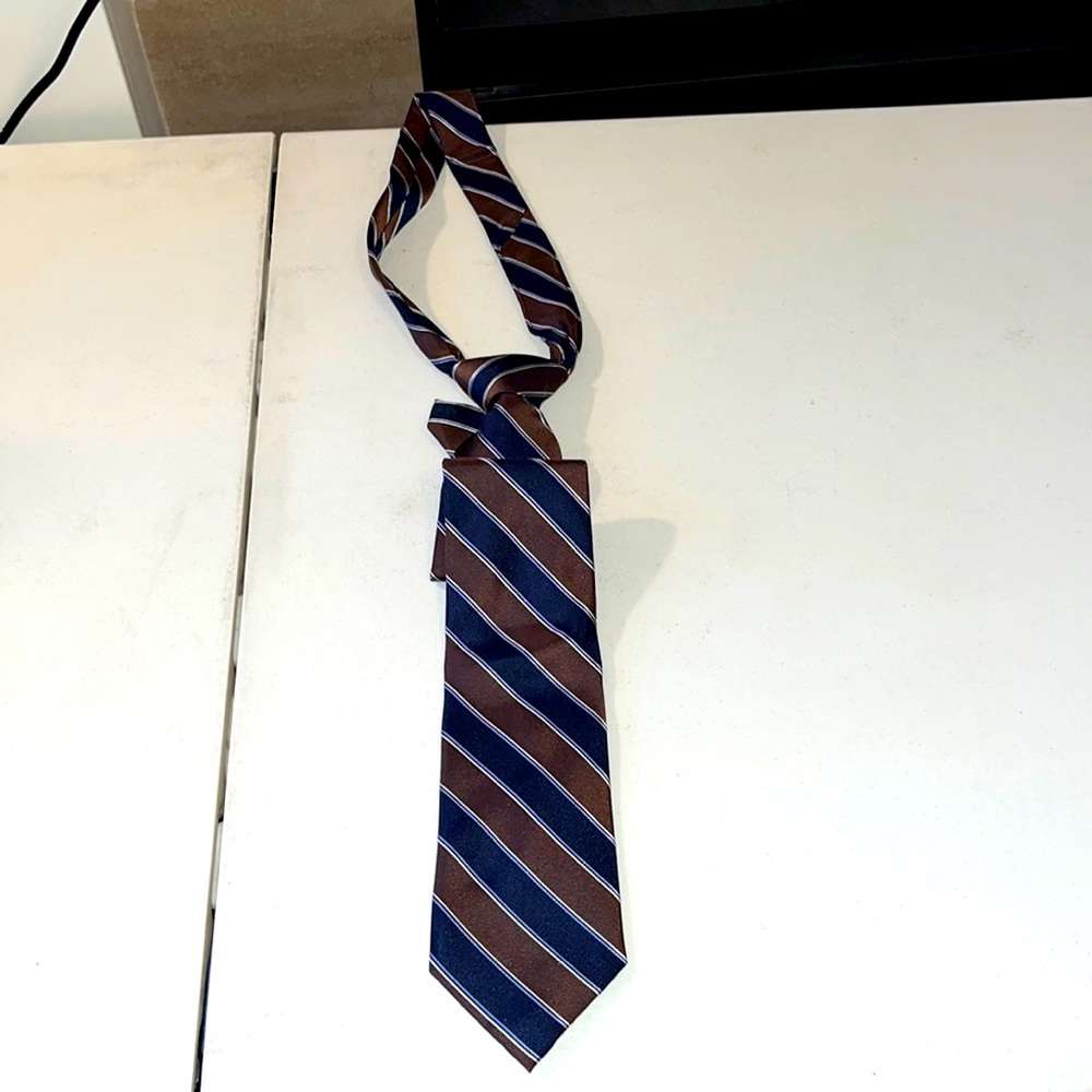 Men’s Silk Tie, Stripes, Blue, Brown, Roundtree and Yorke, Good Condition